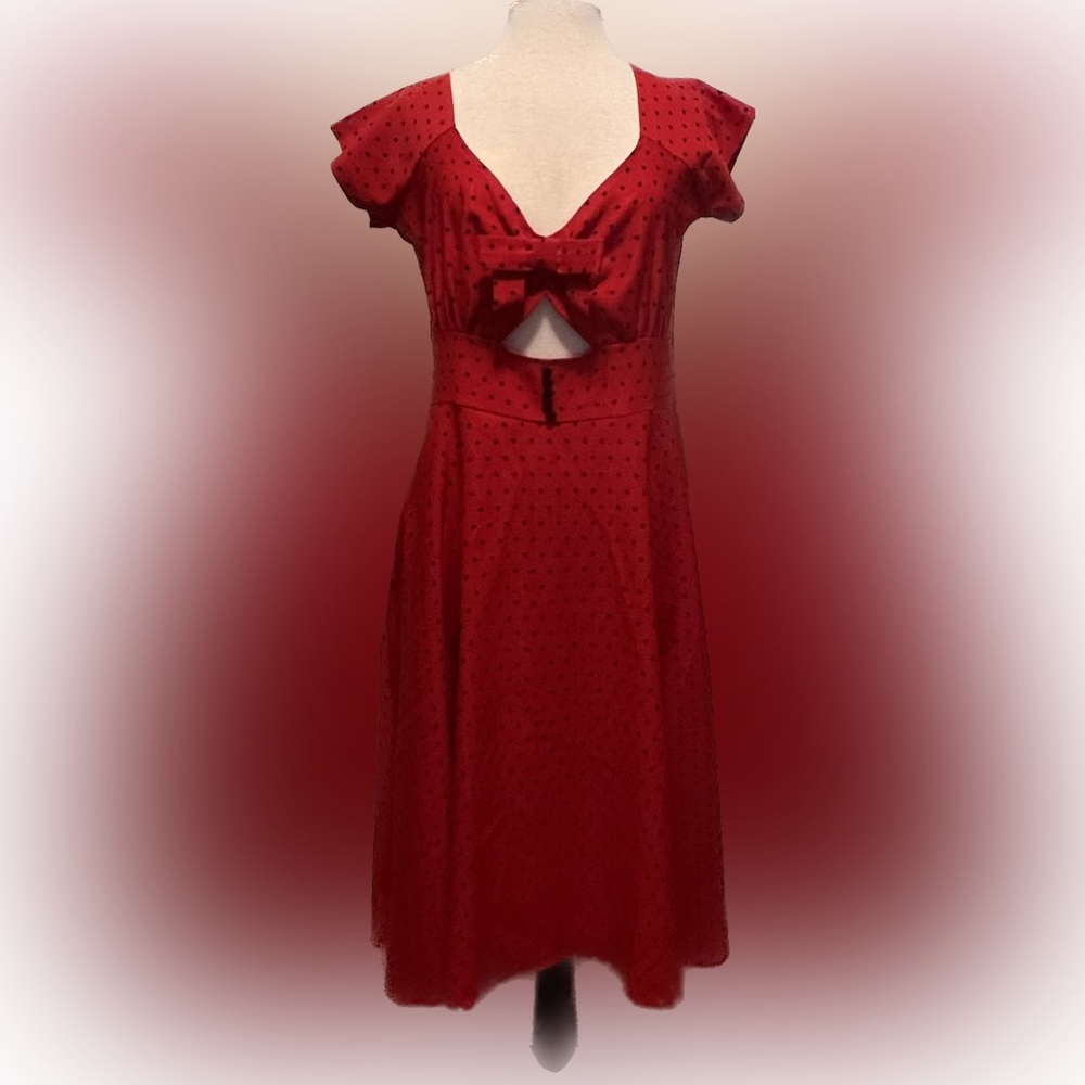 Gorgeous Ruby Red Polka Dot Peephole
Flattering Pinup Dress by Tatyana. Sz 3XL